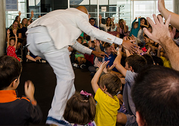 Magia para cumpleaños infantiles con El Mago Marrón